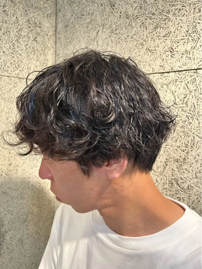 パーマ メンズ カット パーマ HARUKI🌸笹塚 インナーカラーのヘアスタイル