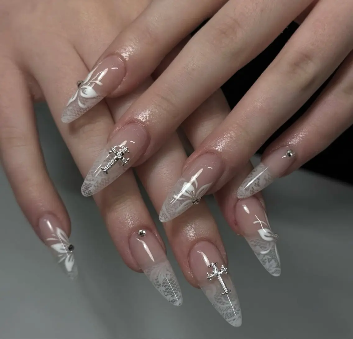 ネイル アートネイル ボルドー フレンチネイル ジェルネイル 氷ネイル・うるうるネイル ハンドネイル Julie Nail Hinのネイルデザイン