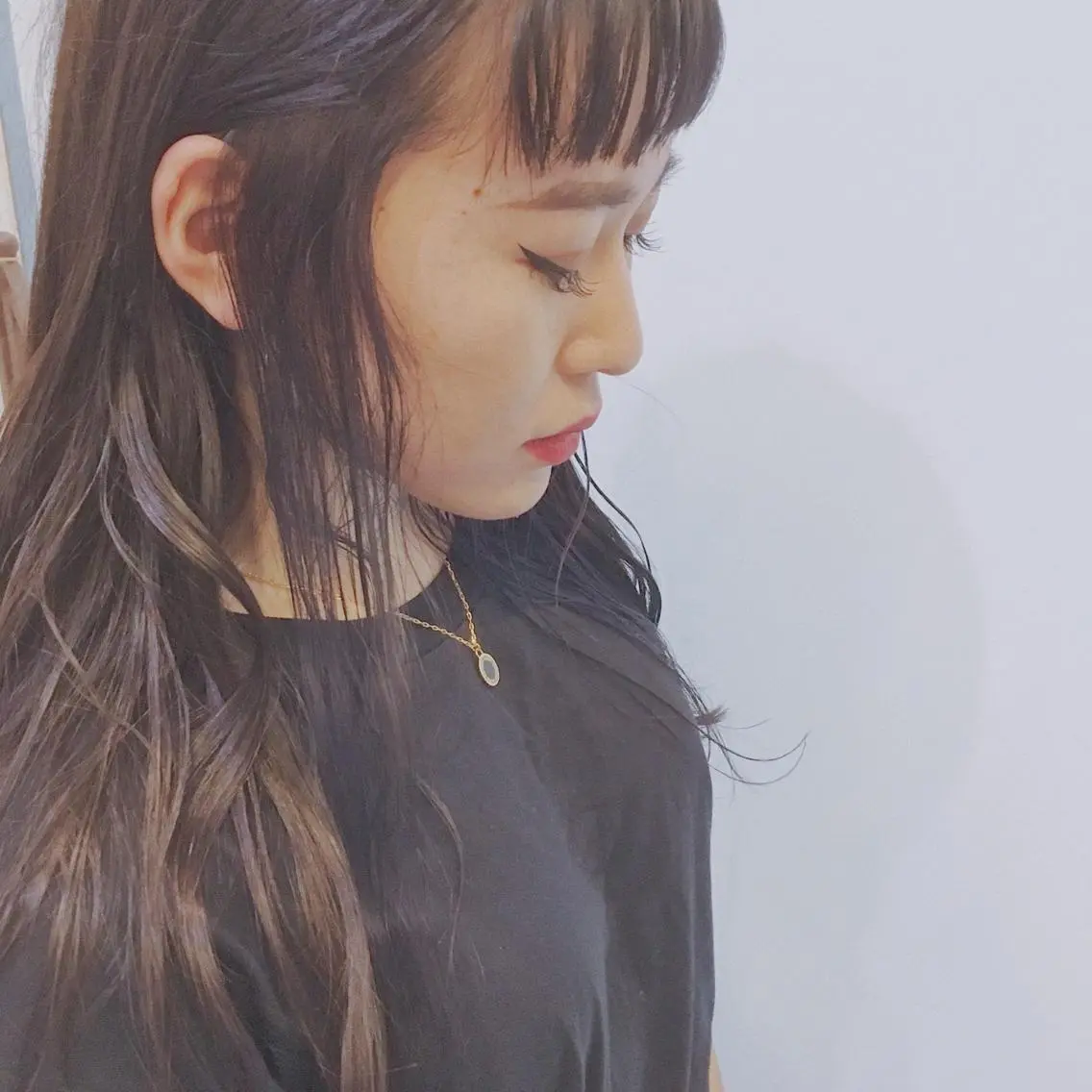 ロング カラー ブリーチ デザインカラー インナーカラー パープルカラー カット ヘアカラー トリートメント 山中 直輝のヘアスタイル