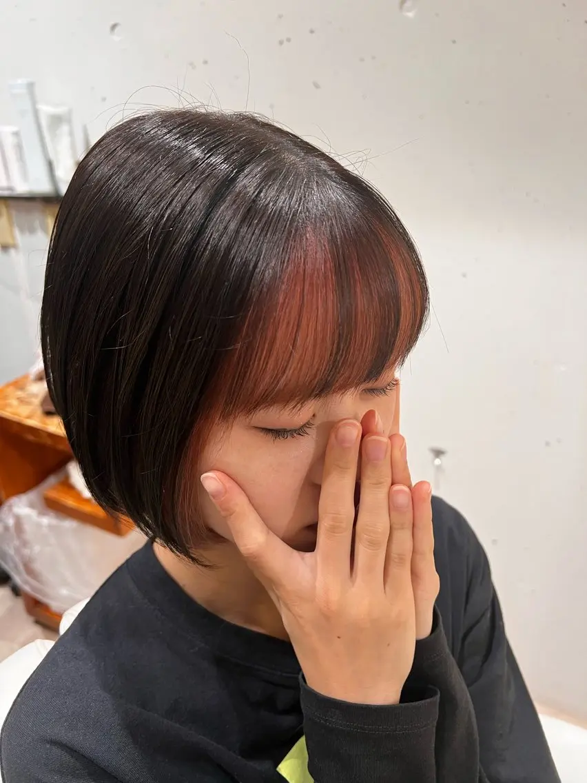 ショート ミストバング 顔周りカット カット ヘアカラー トリートメント 澤井 佑果のヘアスタイル