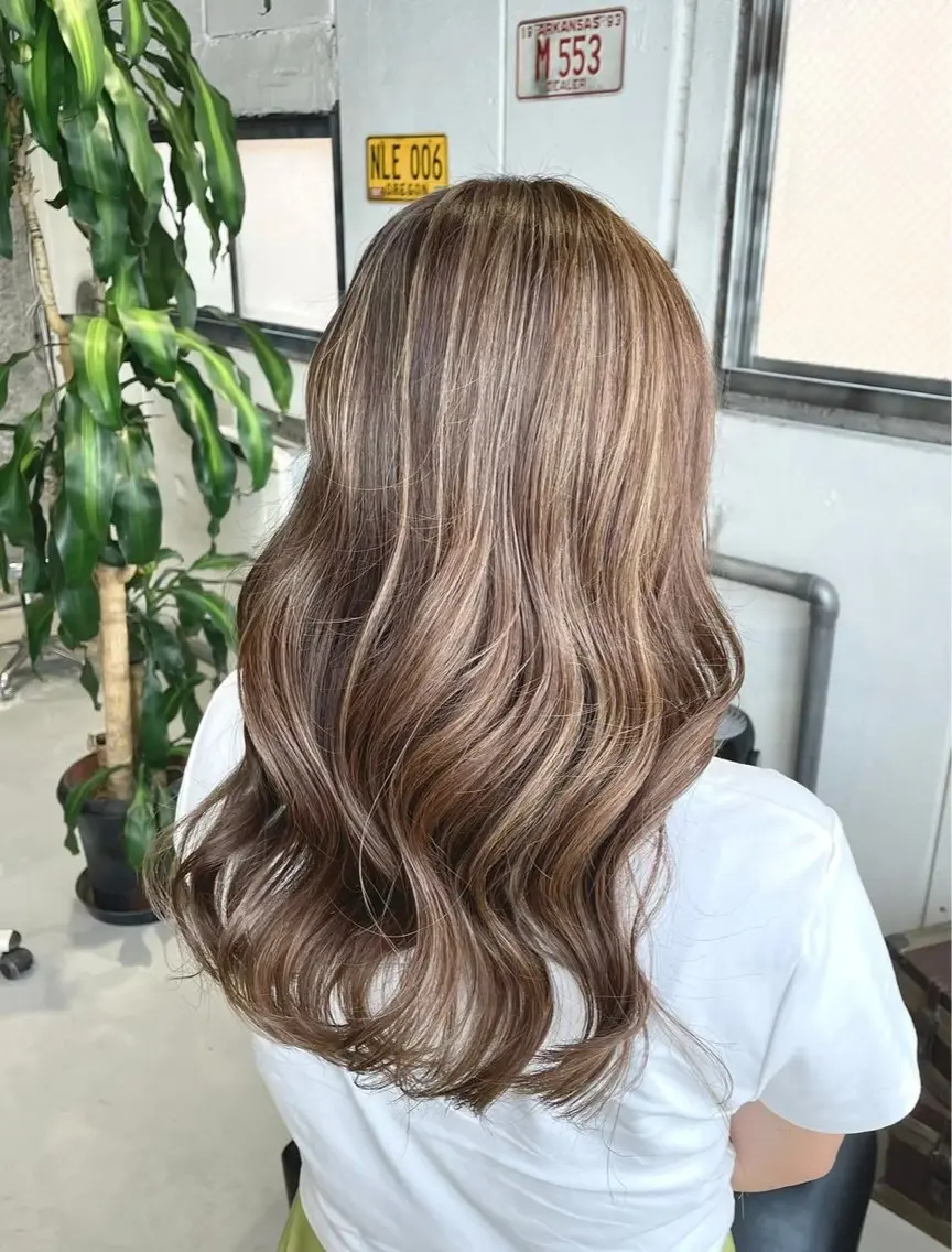 セミロング カラー ベージュカラー ハイライトカラー ハイライト inc新小岩 🌱MANAMIのヘアスタイル