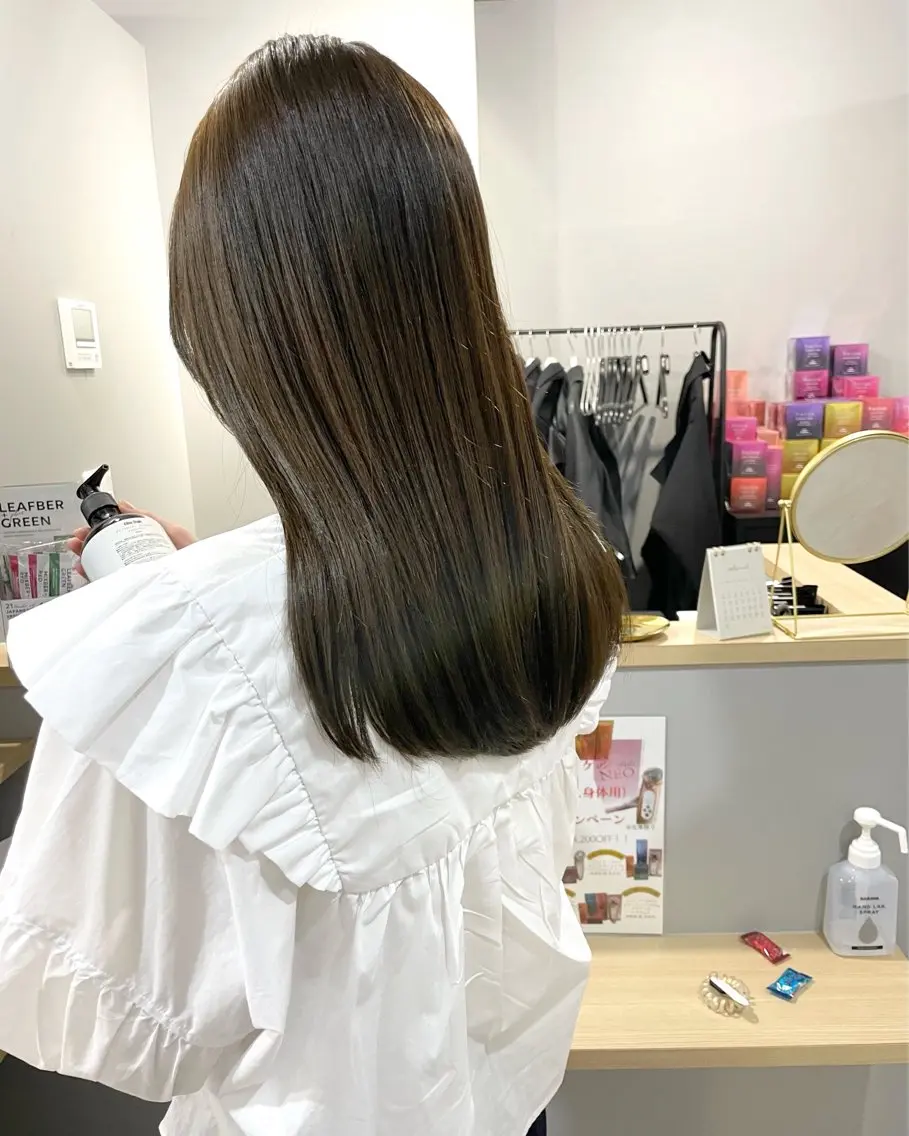 ロング カラー 透明感カラー オリーブカラー カット ヘアカラー トリートメント Kamie 三宮のヘアスタイル
