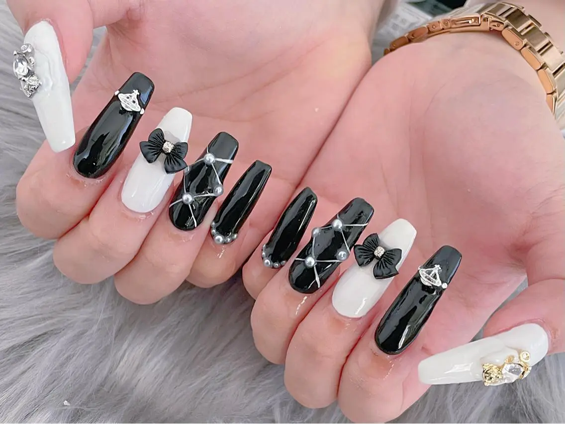 ネイル アニマル柄 アートネイル フラワーネイル ミラーネイル ニュアンスネイル Nina's nailのネイルデザイン