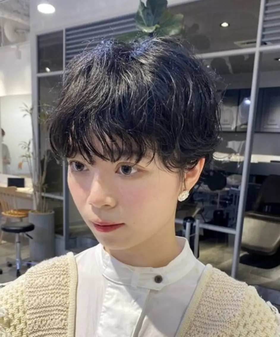 ショート くせ毛 ショートヘア 梨澤 百音のヘアスタイル