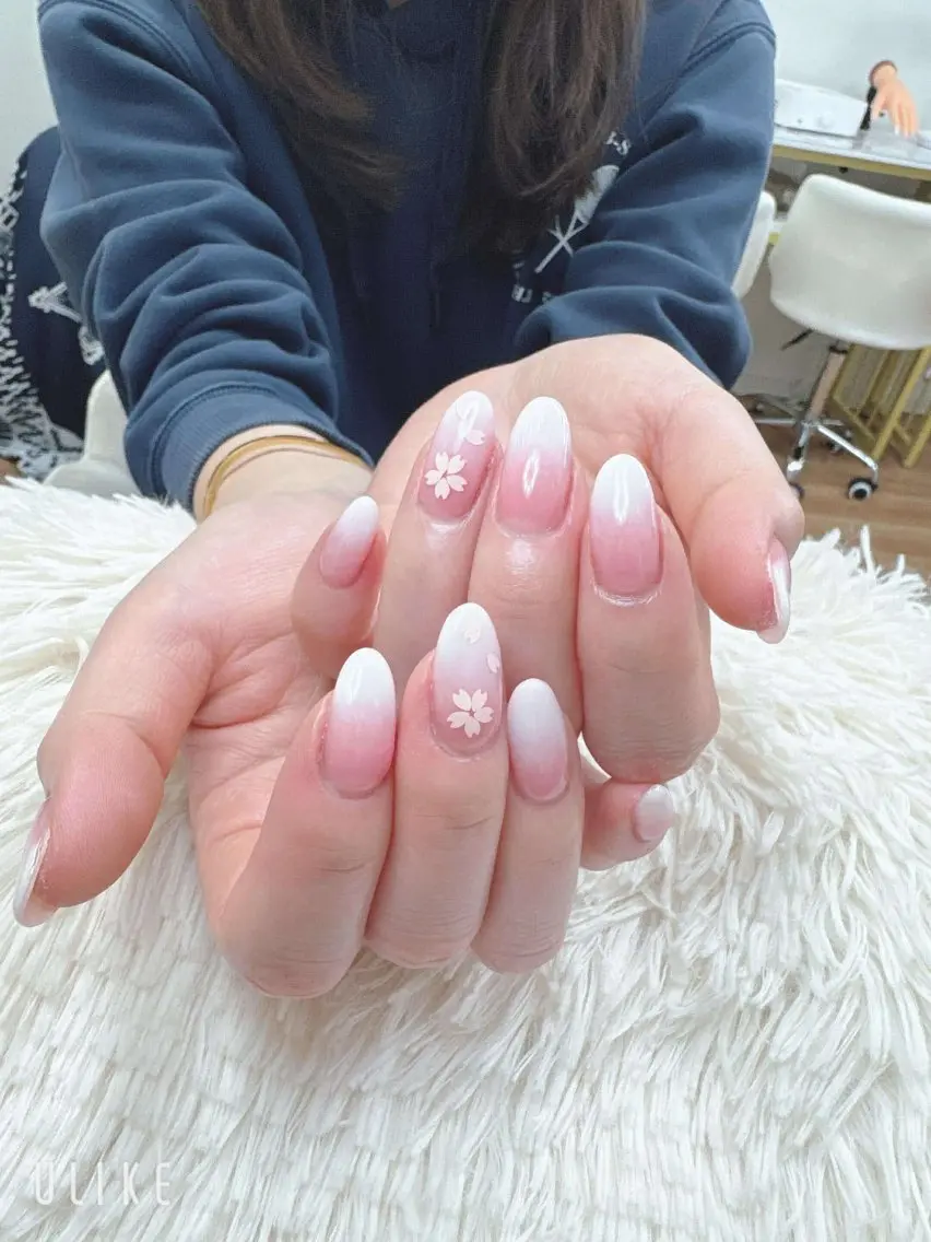 ネイル チークネイル 桜ネイル フレンチネイル ジェルネイル グラデーション ハンドネイル ハンドケア Hara Nail 【持ち込みOK】のネイルデザイン