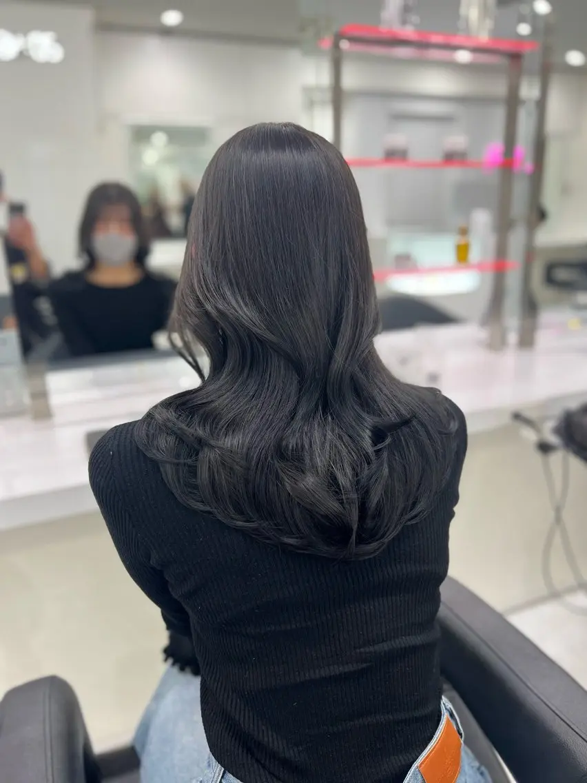 セミロング カラー 透明感カラー🫧 レイヤーカットのヘアスタイル