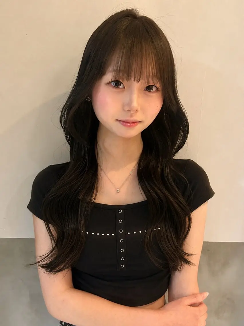 ロング カラー 透明感カラー オリーブグレー 顔周りカット 韓国風ヘア レイヤーカット ヘアカラー 【 ViVIE 】 とものヘアスタイル