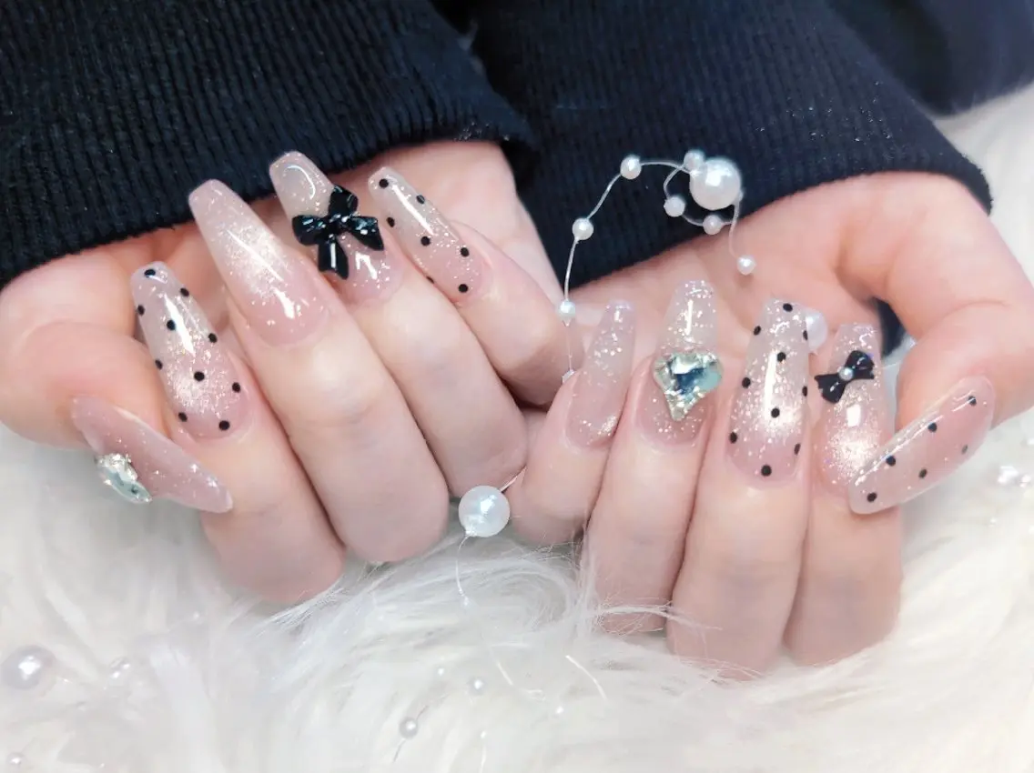 ネイル 長さ出し ジェルネイル キラキラネイル ラメ(グリッター) ニュアンスネイル Chouette Nailのネイルデザイン