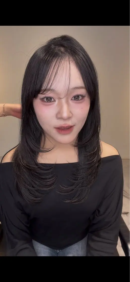 ロング 真下 瑞歩のヘアスタイル