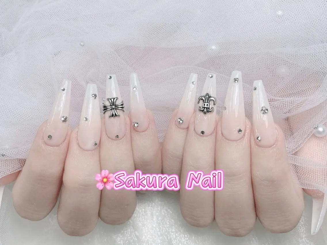 ネイル アートネイル オーロラネイル ボルドー チークネイル フレンチネイル ハンドネイル Sakura Nail Salonのネイルデザイン