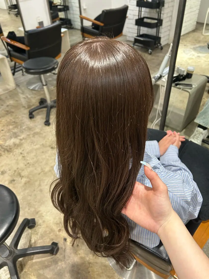 ロング カラー ベージュカラー 羽成 優衣菜のヘアスタイル