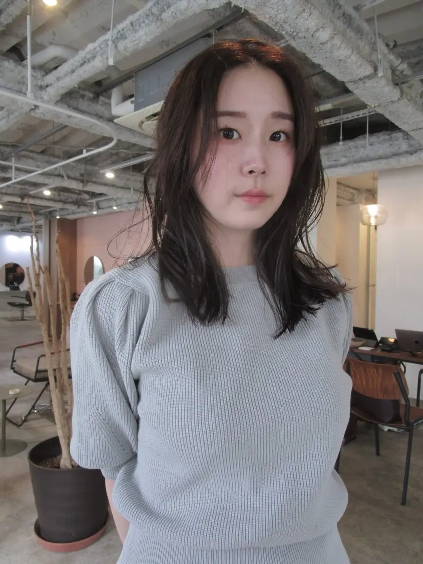 セミロング カラー ブラウンカラー モカブラウン レイヤーカット カット ヘアカラー トリートメント yu maのヘアスタイル