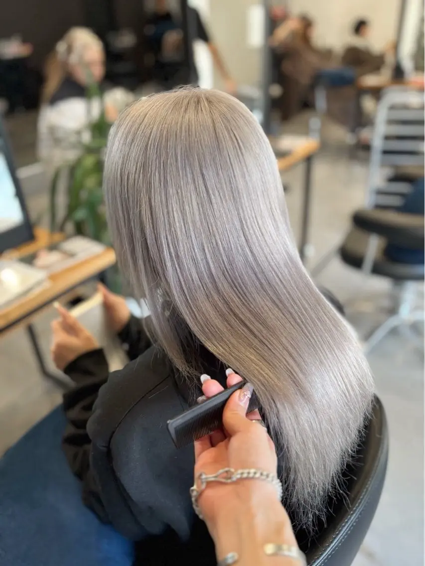 ロング 浅原 恵樹のヘアスタイル