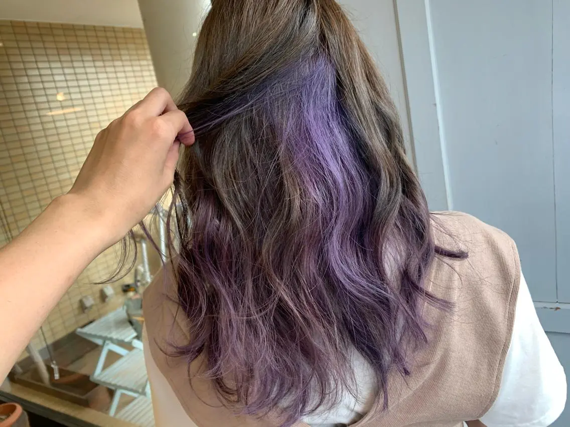 ロング カラー パープルカラー ヘアカラー トリートメント ツキダテ ユイのヘアスタイル