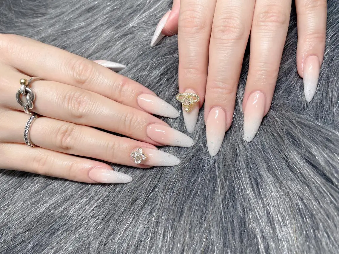 ミディアム ネイル 《LB》ラブリエ Nail&eyeのマツエク・マツパデザイン