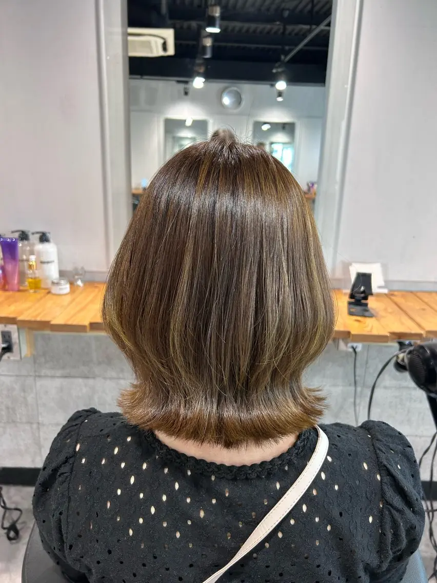 セミロング レイヤーカット カット ヘアカラー トリートメント ヘッドスパ レイヤーStyle 🪽菜々実のヘアスタイル