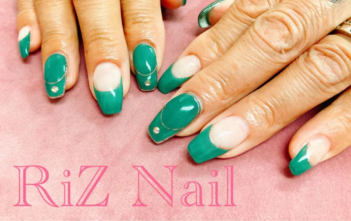 ネイル フレンチネイル グリーン ラメ(グリッター) RiZ nail salonのネイルデザイン