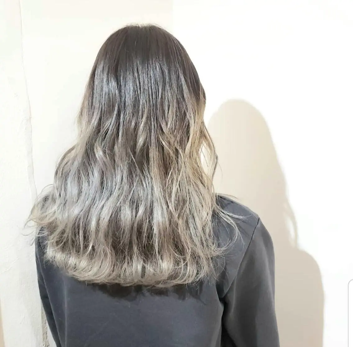 セミロング カット ヘアカラー トリートメント 🇰🇷透明感×ハイ トーン🌟tomoのヘアスタイル