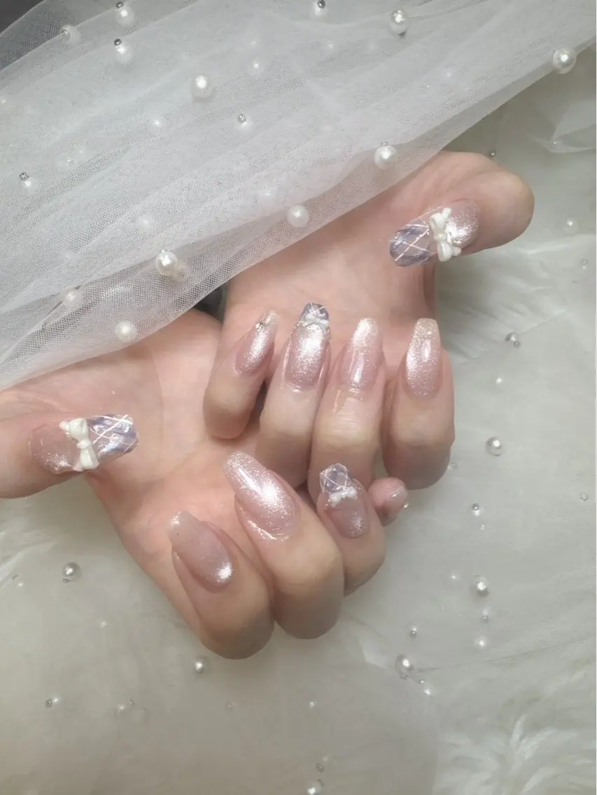 ネイル フットネイル フレンチネイル ガラスフレンチ キラキラネイル 韓国ネイル ハンドネイル Queeens nailのネイルデザイン