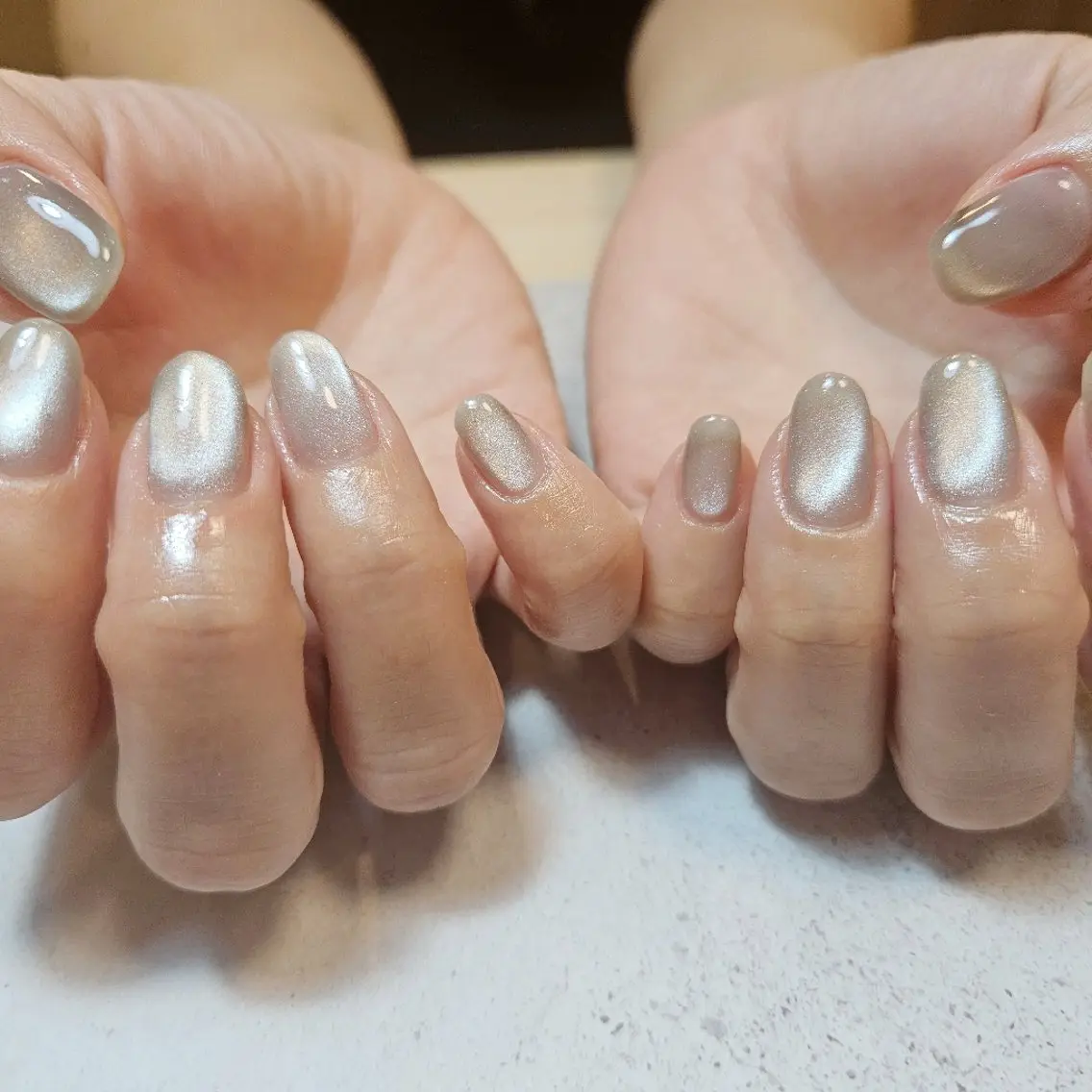 ネイル 氷ネイル・うるうるネイル キラキラネイル マグネットネイル シルバー 夏ネイル ハンドネイル Nailsalon manoのネイルデザイン
