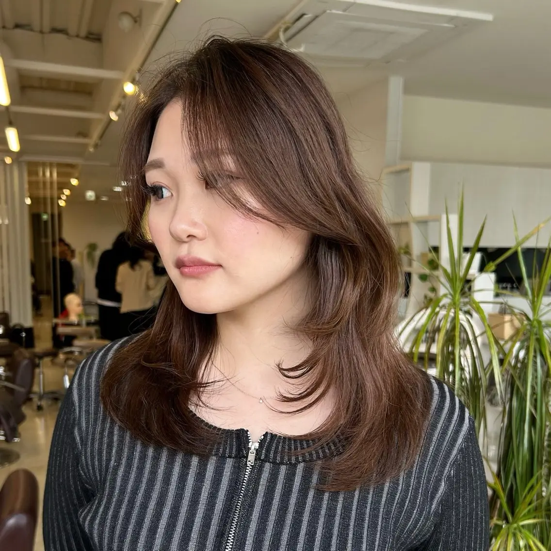ミディアム レイヤーカット nina🤎/ 似合わせカットのヘアスタイル