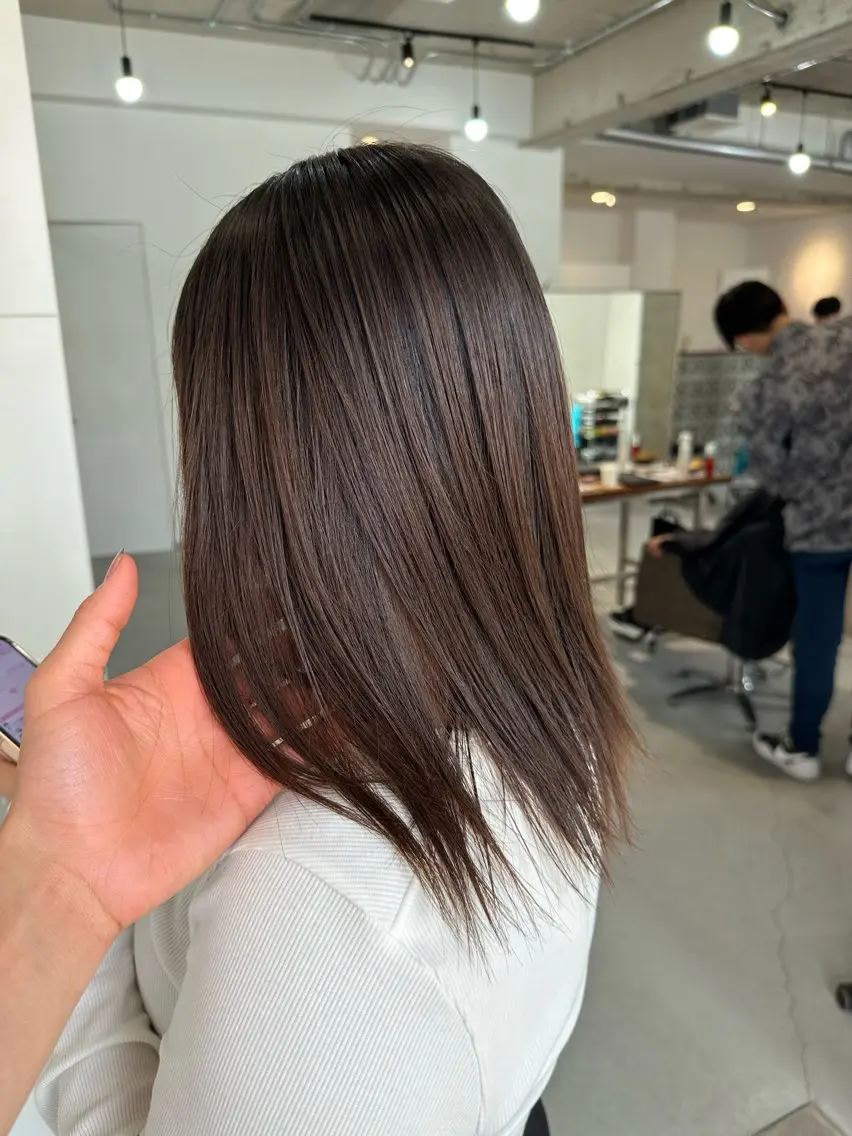 ミディアム カット ヘアカラー トリートメント カイリ /レイヤーカットのヘアスタイル