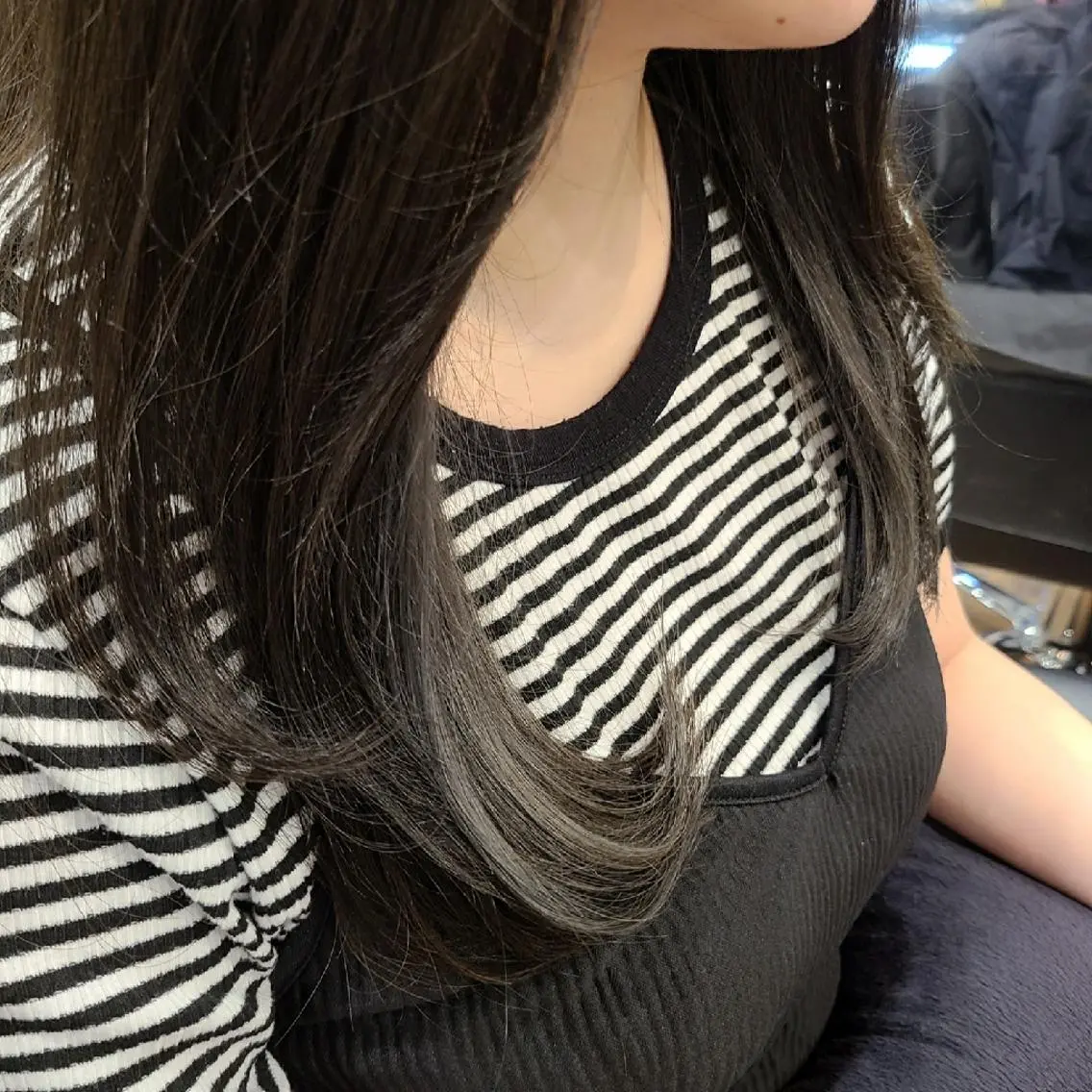 ロング カラー イヤリングカラー グレージュ ヘアカラー 関口 友菜のヘアスタイル