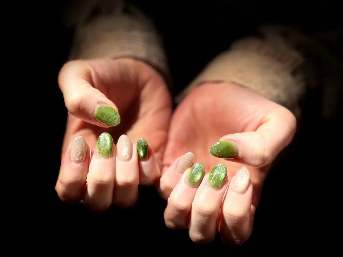 ネイル キラキラネイル マグネットネイル シンプルネイル 春ネイル その他(ネイル) ✴︎ C+nailのネイルデザイン