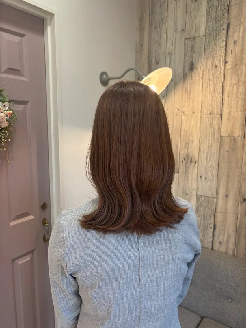 セミロング ヘアカラー 上村 七海のヘアスタイル
