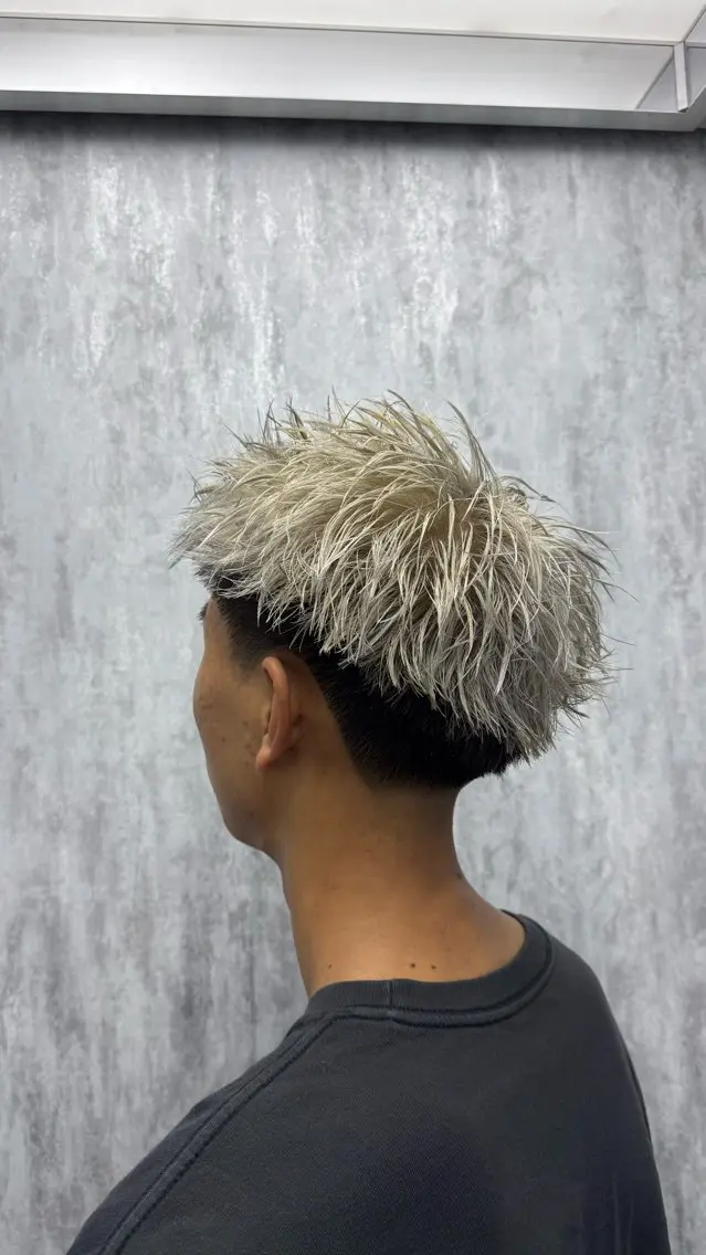 ショート カラー メンズ フェードカット メンズハイトーン スパイキーショート ハイトーンカラー ショートヘア カット ヘアカラー メンズパーマ特化🔥 岩内皓大のヘアスタイル