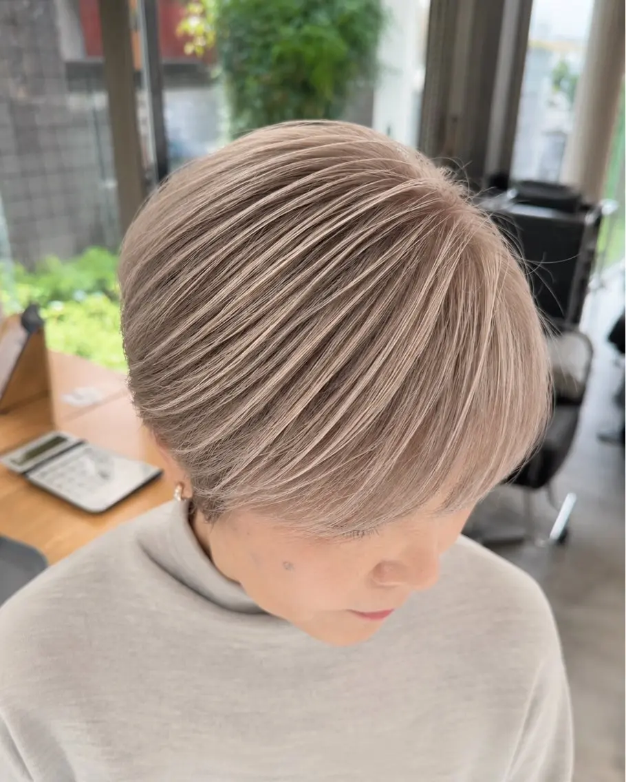 ショート ハイライト レイヤーカット ヘアカラー 白髪ぼかしのプロ ✨たいきのヘアスタイル