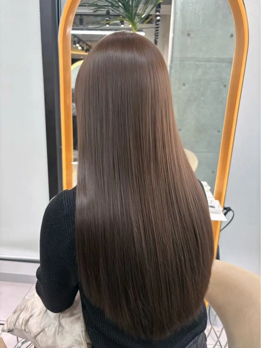 ロング ヘアカラー 縮毛矯正 トリートメント tomoya 透明感のグレージュのヘアスタイル