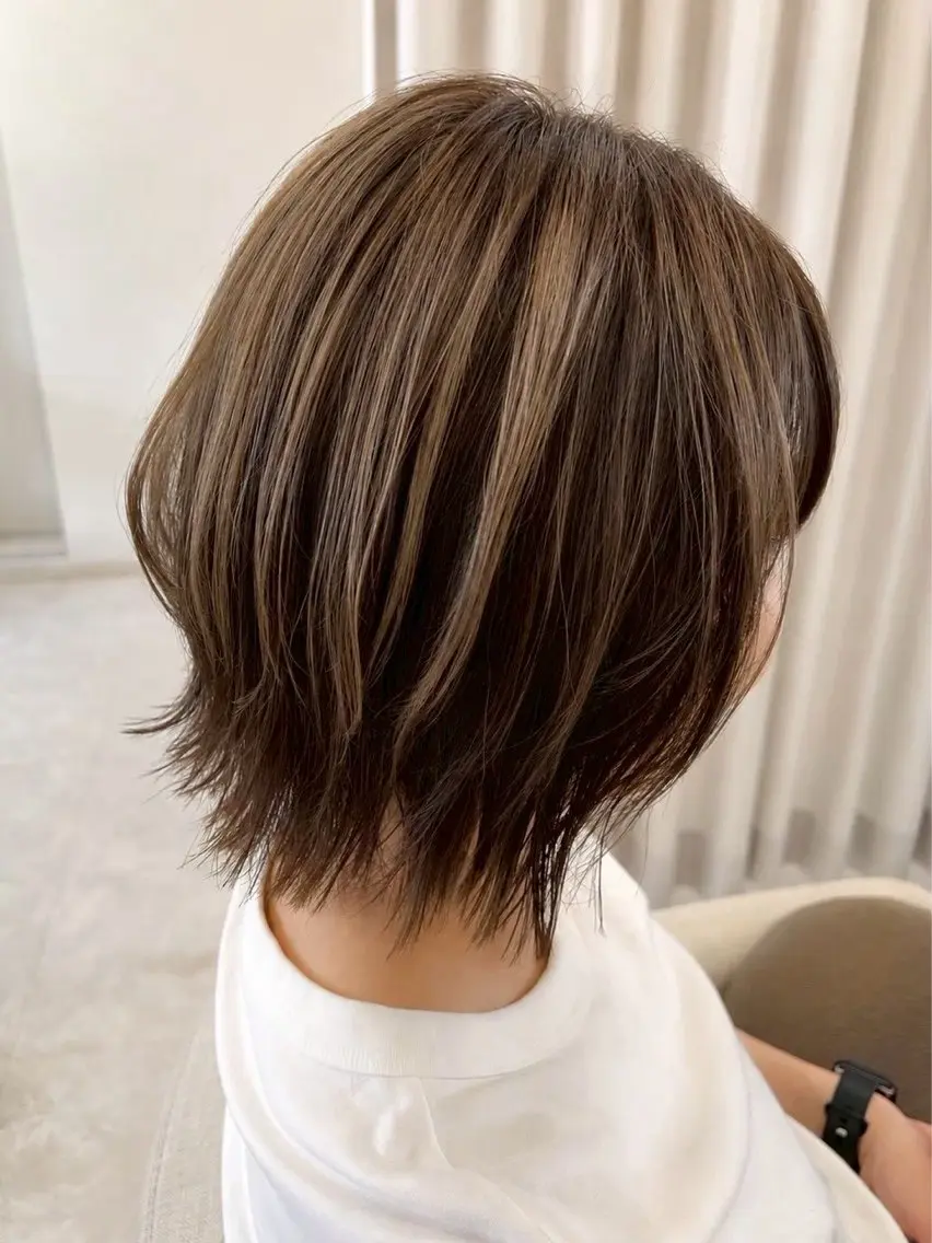 ミディアム カラー 大谷 真央のヘアスタイル