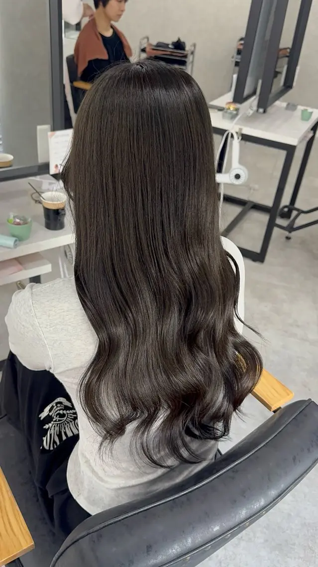 ロング カラー アッシュ アッシュブラウン ベージュカラー 黒髪 ブリーチ カット ヘアカラー トリートメント 赤み無し柔らかカラー 【梅田】madokaのヘアスタイル