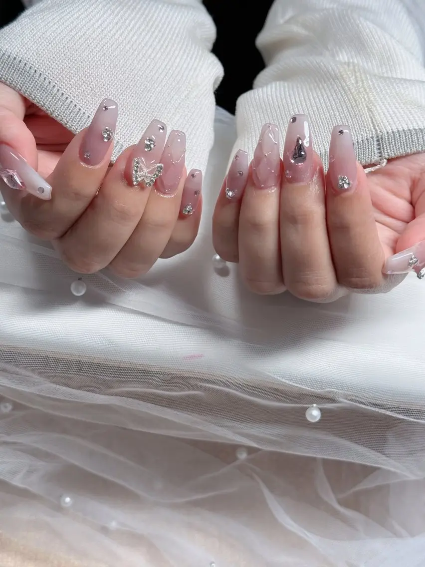 ネイル オーロラネイル フレンチネイル ジェルネイル ハロウィン キラキラネイル H.baby Nail Salonのネイルデザイン