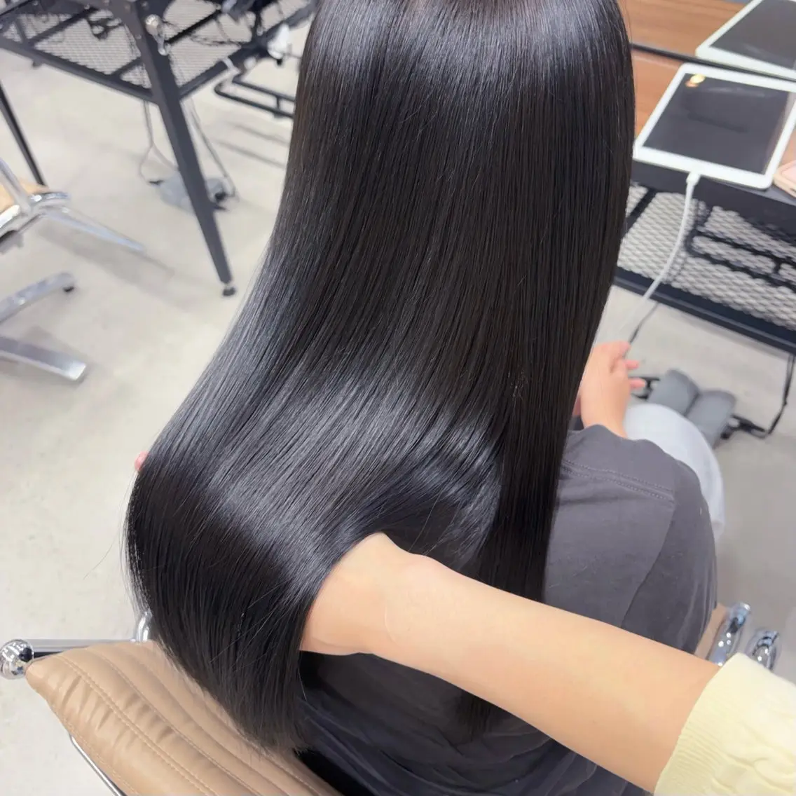 ロング ヘアカラー omocha umiのヘアスタイル