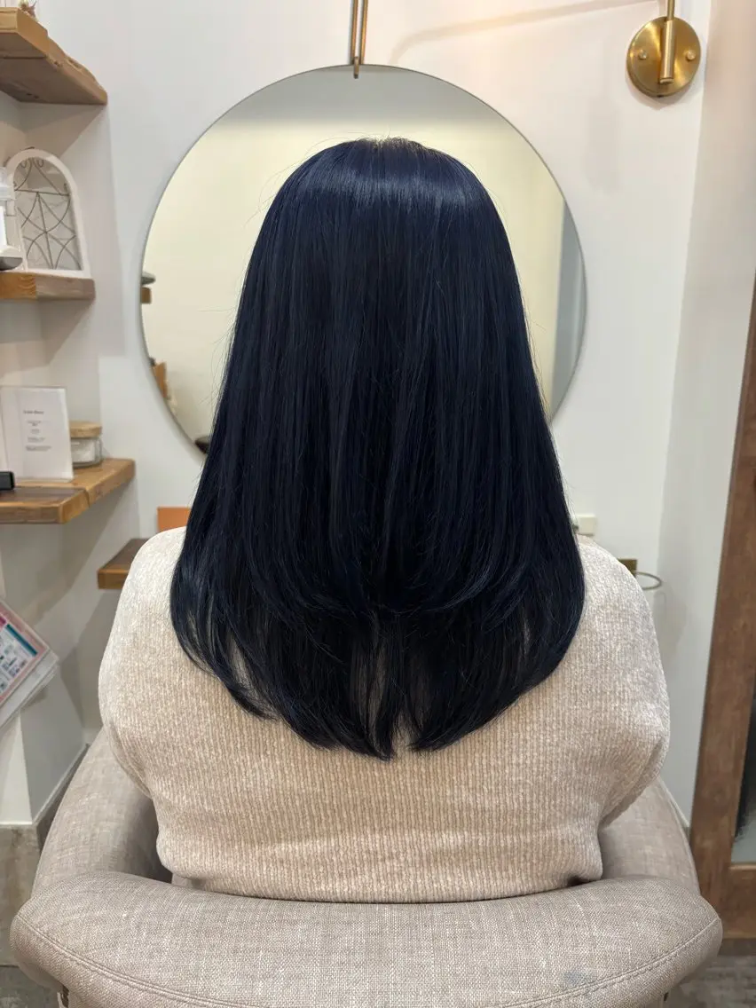 ミディアム カラー ブリーチ ブルーカラー ネイビーカラー Satomi サトミのヘアスタイル