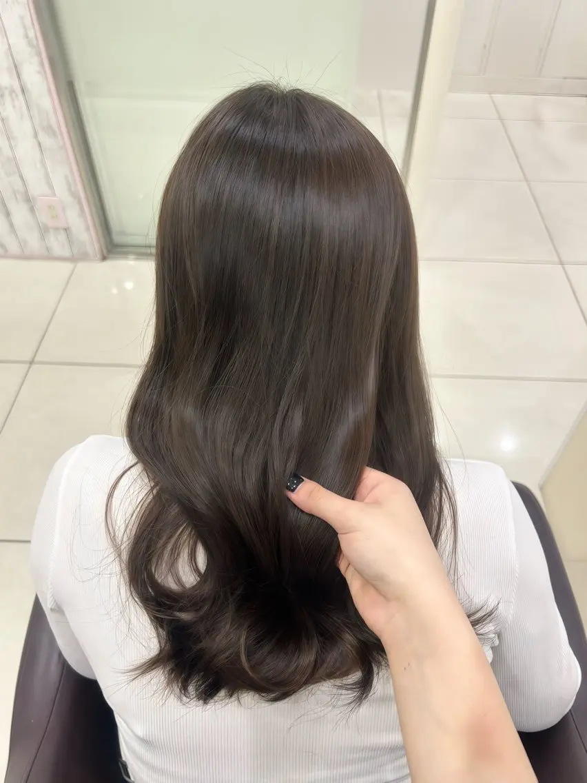 ロング カラー ヒナ .のヘアスタイル