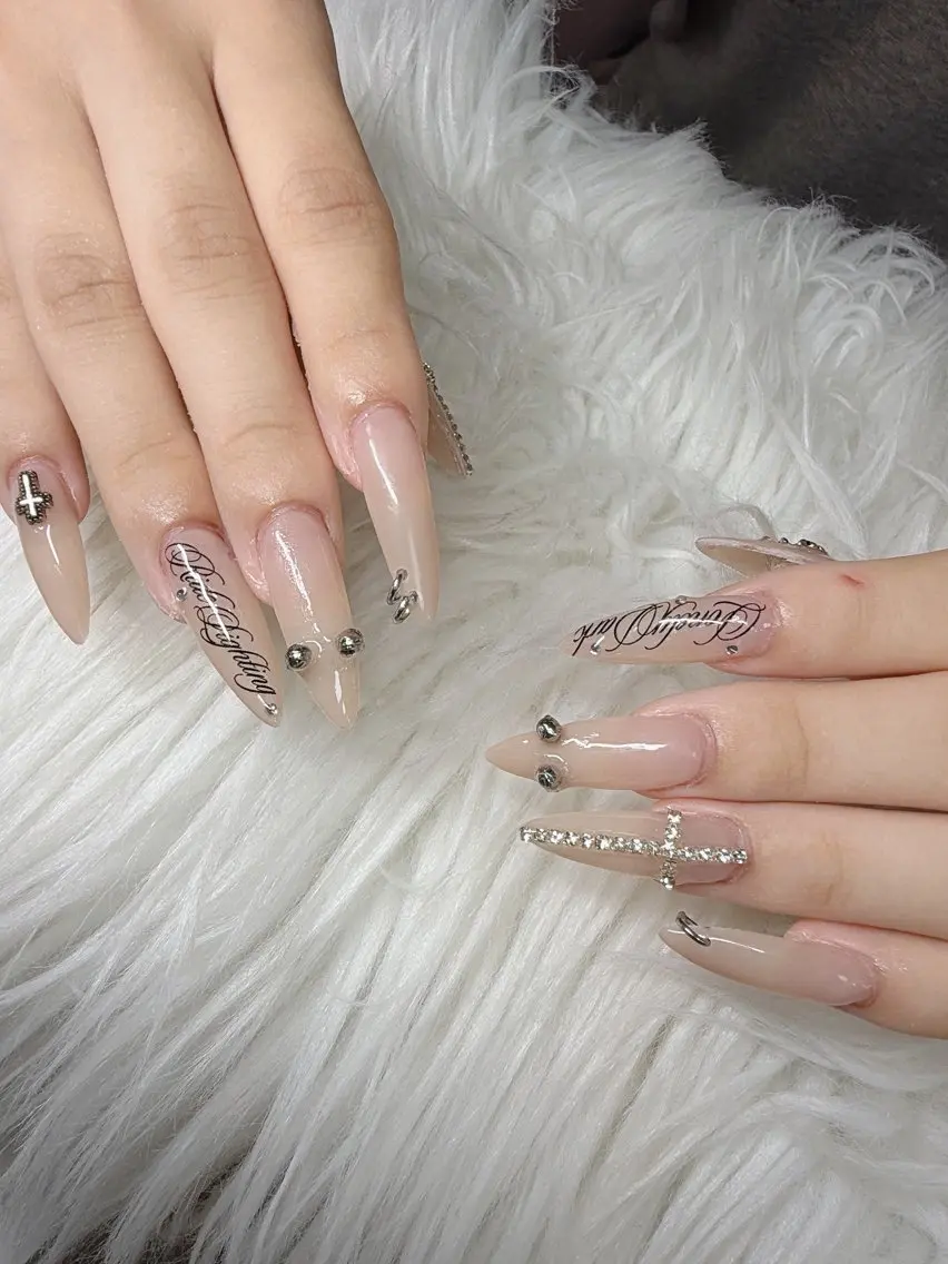 ネイル 長さ出し グラデーション 卒業式 キラキラネイル マグネットネイル Lee Nailsのネイルデザイン