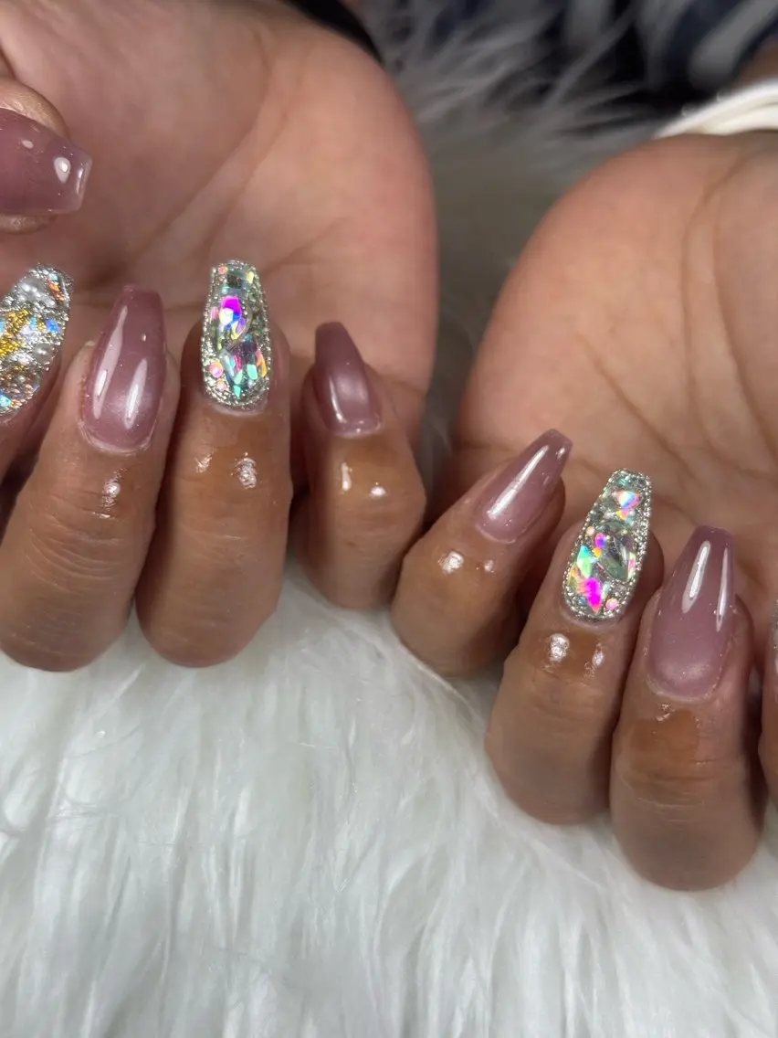 ネイル LAVISH 大和店 emi・:*+のネイルデザイン