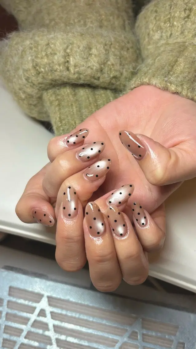 ネイル ドット 長さ出し マグネットネイル ピンク ピンクベージュ ハンドネイル Lily Nailのネイルデザイン