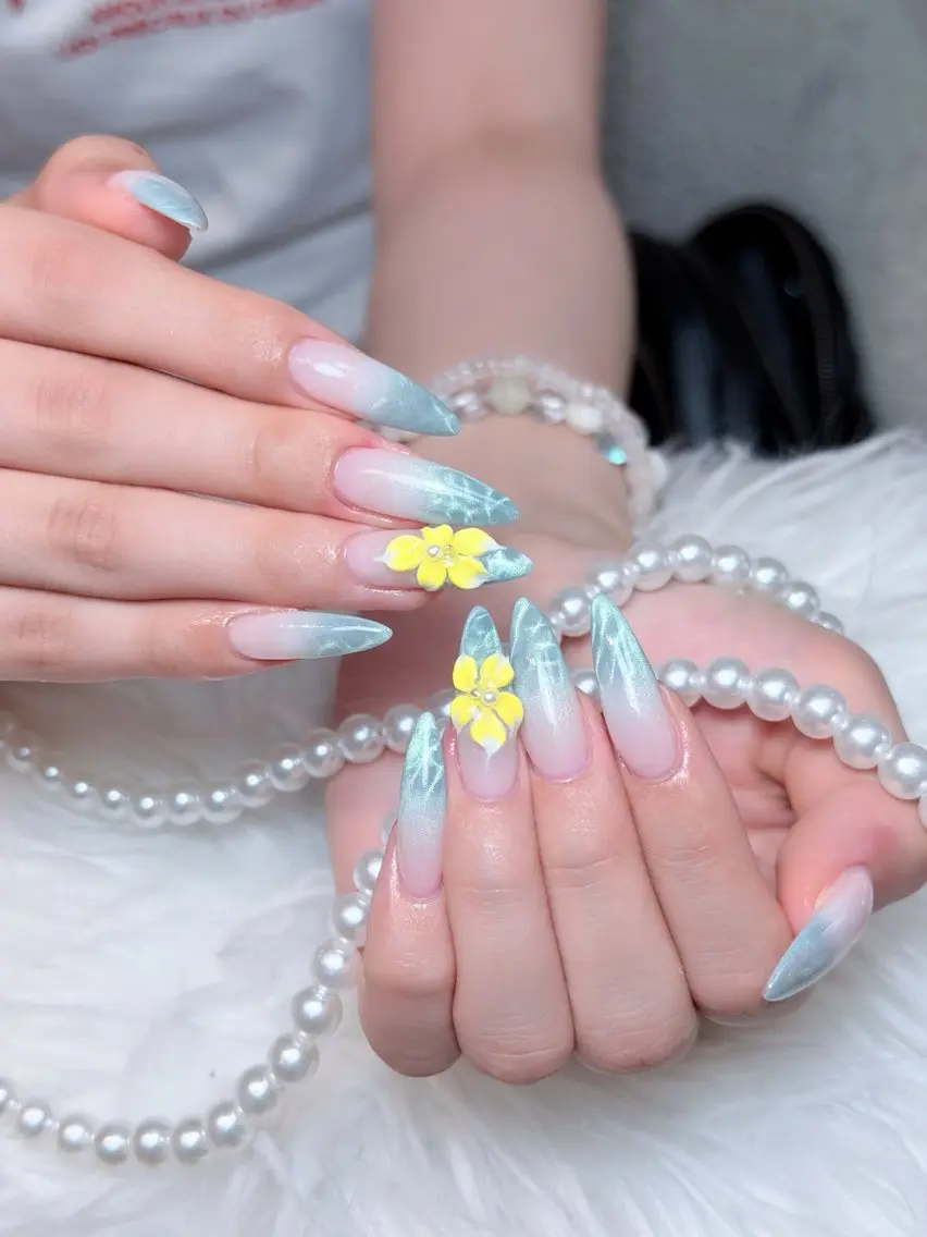 ネイル チークネイル ドット フレンチネイル グラデーション ハート ハンドネイル Julli NailStudioのネイルデザイン