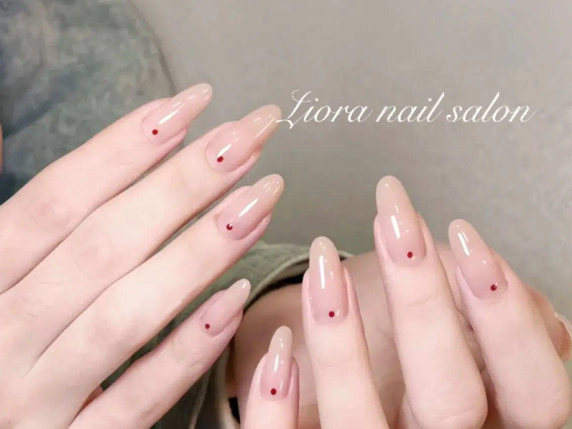 ネイル フレンチネイル ジェルネイル ガーリー グラデーション キラキラネイル ハンドネイル JUN Lioraネイルのネイルデザイン