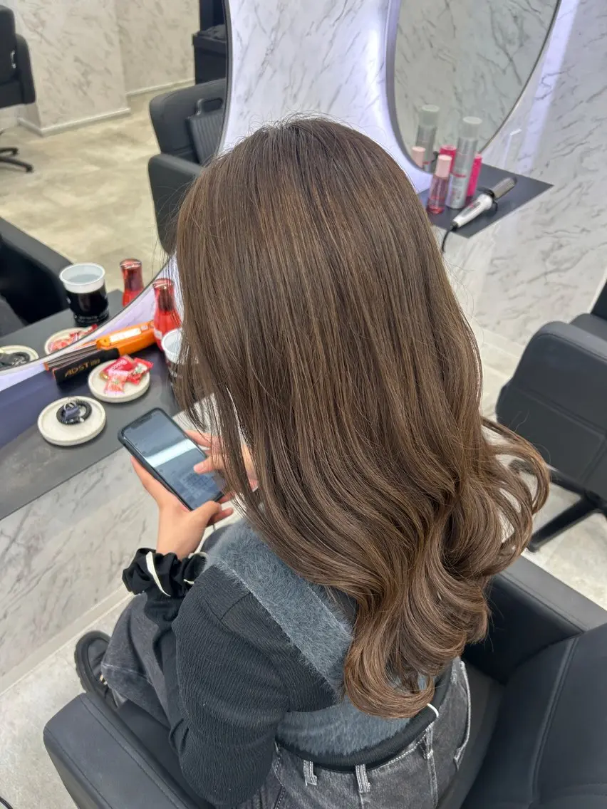 ロング カラー ベージュカラー オリーブベージュ ヘアカラー トリートメント カット¥1100 ✂️MIUのヘアスタイル