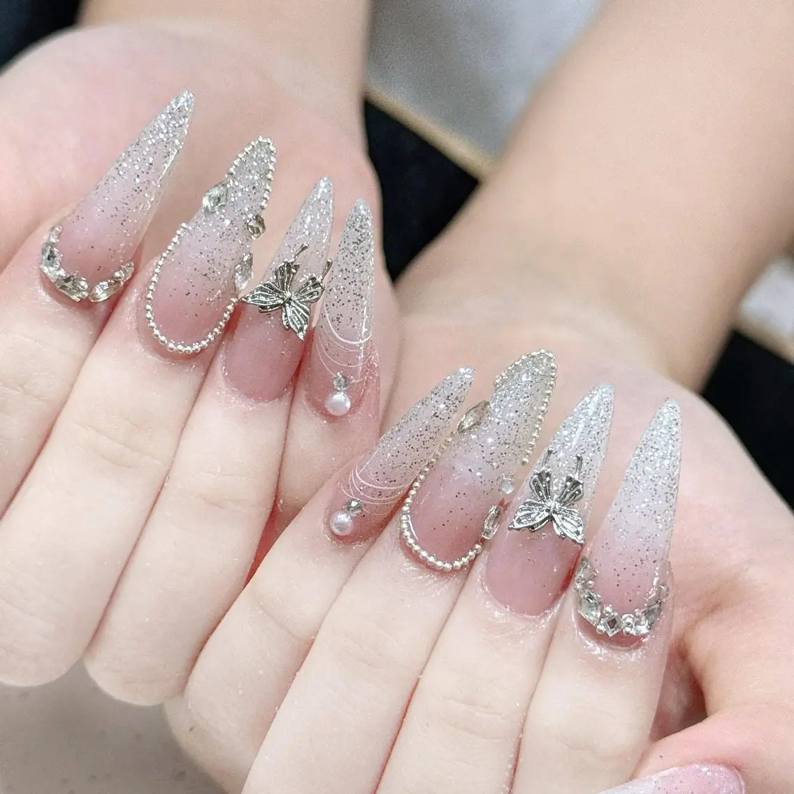 ネイル チークネイル フレンチネイル グラデーション キラキラネイル 韓国ネイル ハンドネイル Minette nailHuongのネイルデザイン