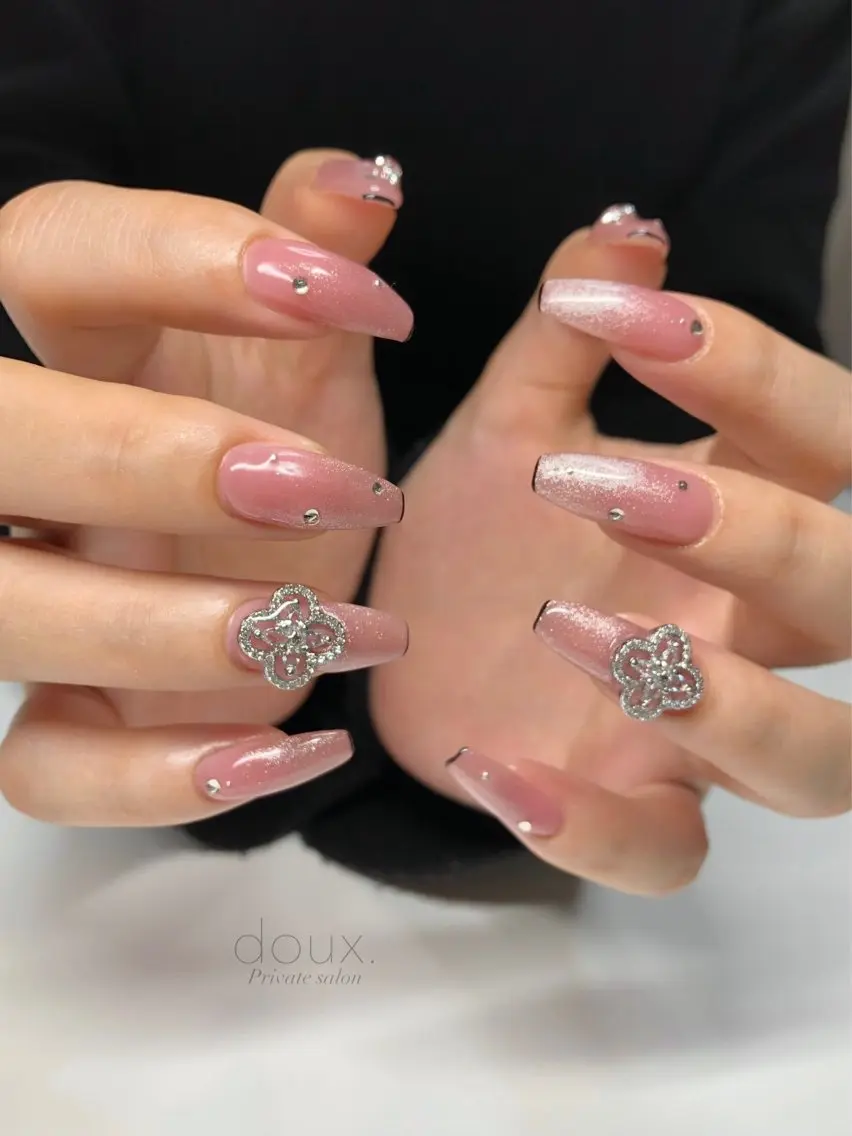 ネイル グラデーション キラキラネイル 韓国ネイル マグネットネイル ワンカラーネイル doux. nailのネイルデザイン