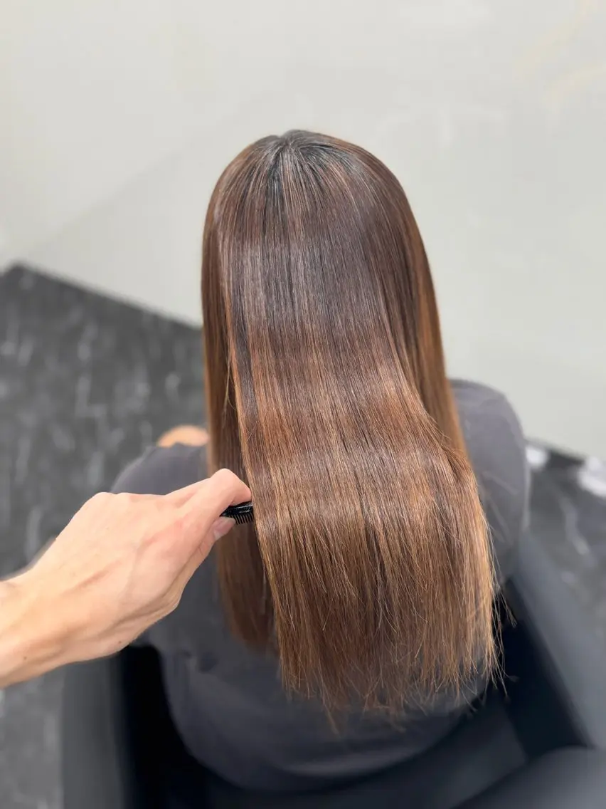 ロング カラー パーマ ヘアアレンジ メンズ キッズ メンズ韓国風 黒髪 ブルーカラー ブルーブラック レッドカラー 髪質改善Ⅰ透明感 艶カラーⅠたつやのヘアスタイル