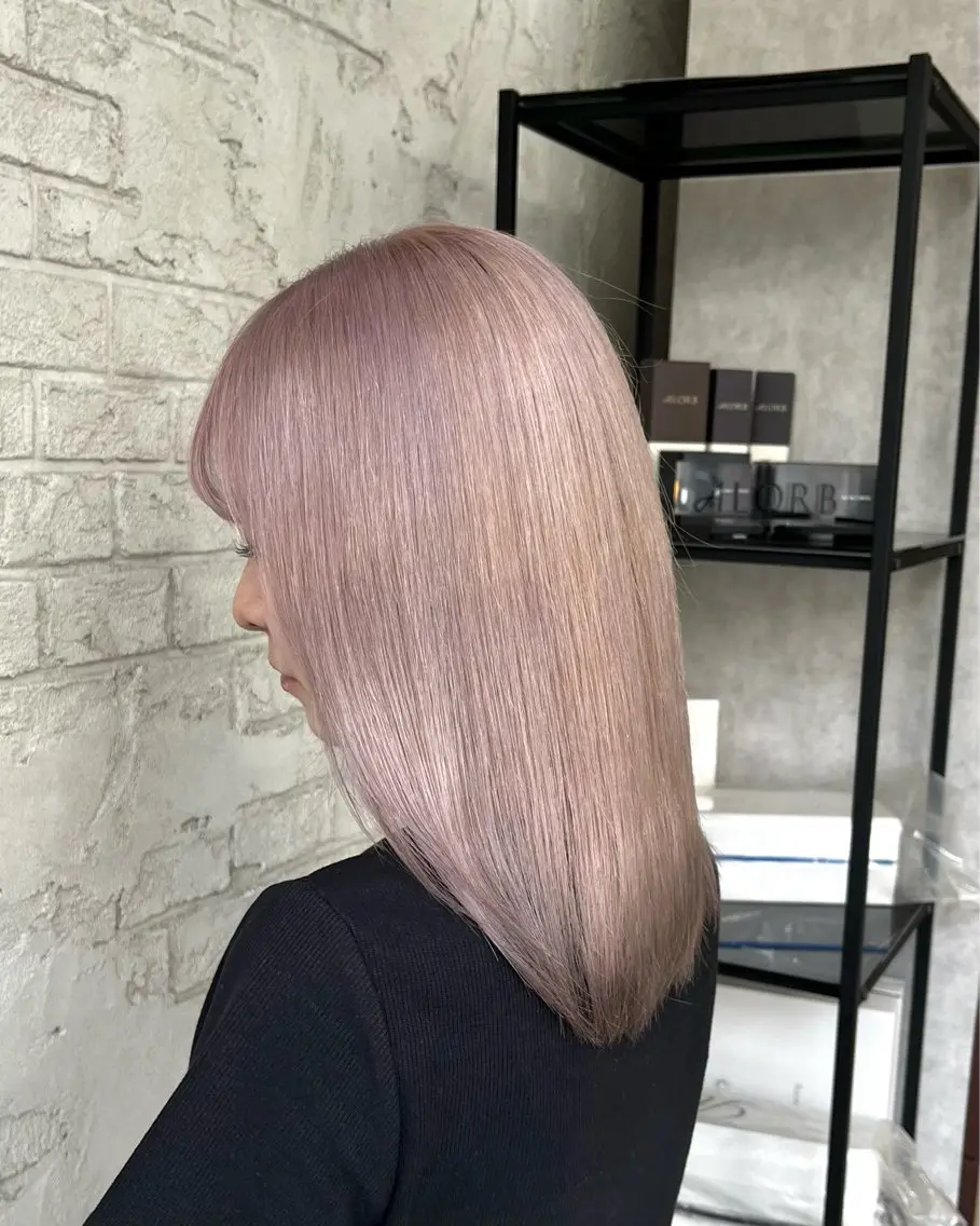 セミロング ピンクラベンダー 艶髪ブリーチカラー 💗manaka💗のヘアスタイル