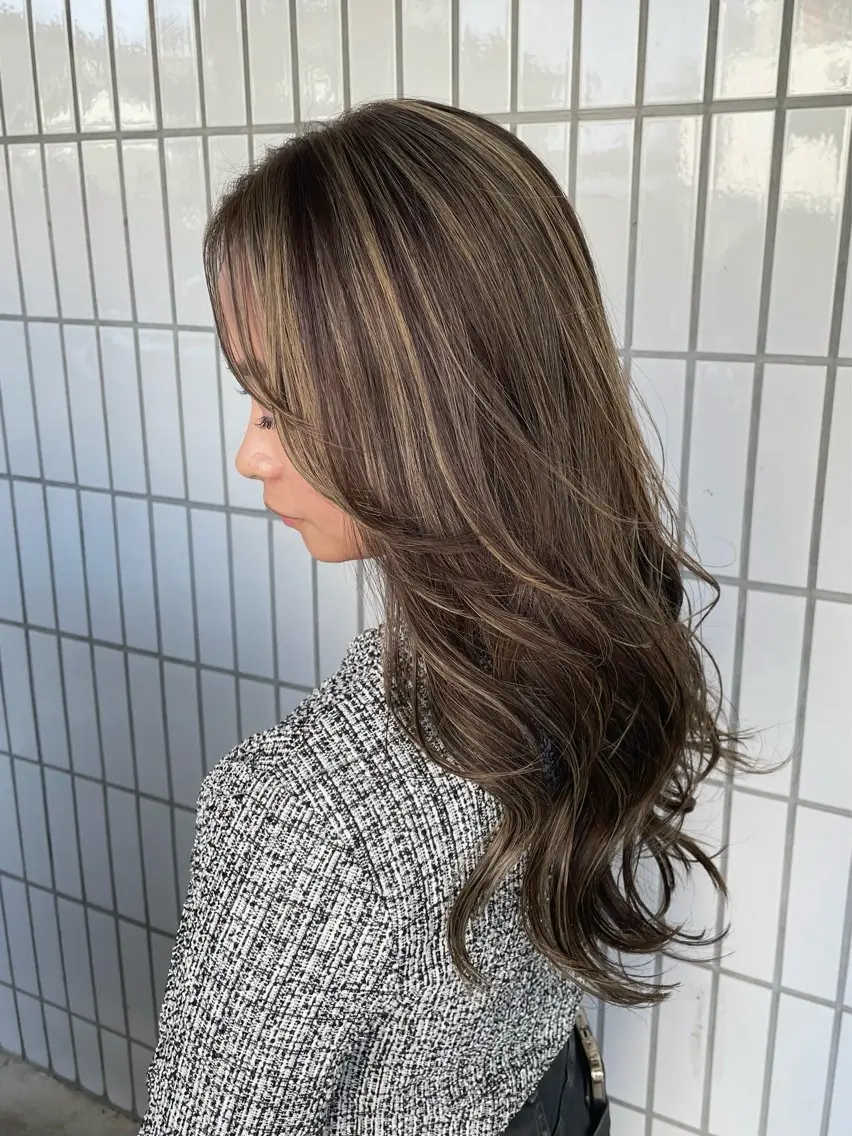 ロング カラー ベージュカラー ハイライトカラー ハイライト カット ヘアカラー トリートメント 透明感/ハイライト 🌺MOMOKAのヘアスタイル