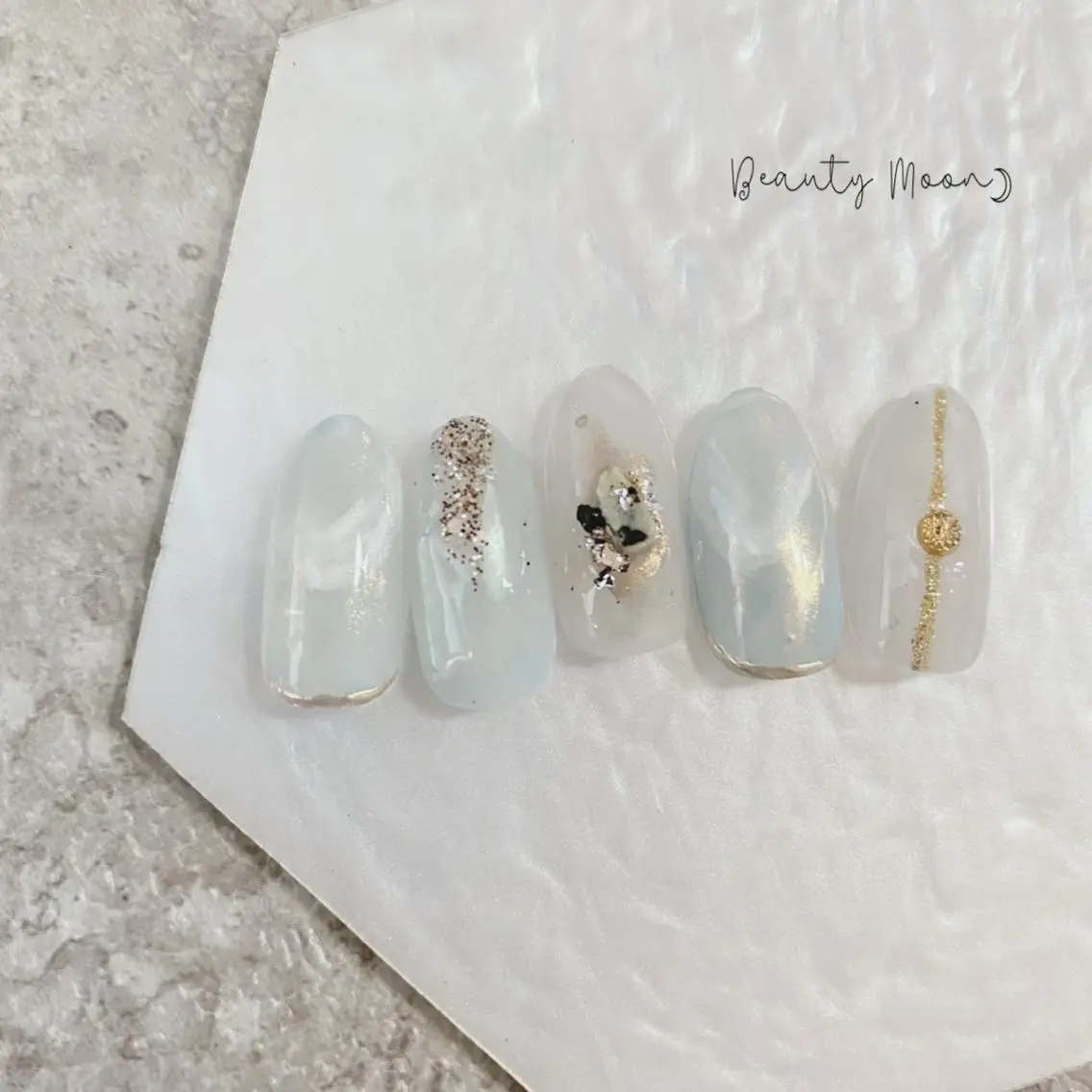 ネイル アートネイル ハート ミラーネイル ニュアンスネイル ハンドネイル beauty ☪︎moonのネイルデザイン